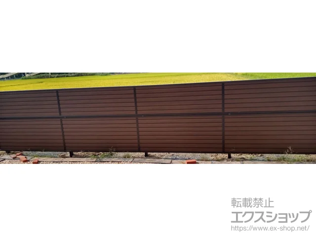埼玉県加須市のValue Selectのフェンス・柵・塀 モクアルフェンス 目隠しタイプ 2段支柱 自立建て用　（パネル2段） 施工例