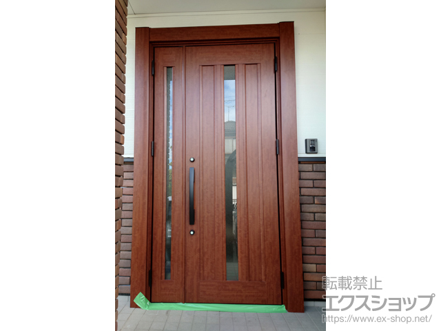 茨城県下妻市のLIXIL リクシル（トステム）の玄関ドア リシェント玄関ドア3 アルミ仕様 親子仕様(ランマ無)外観右吊元 C12N型 ※手動仕様 施工例