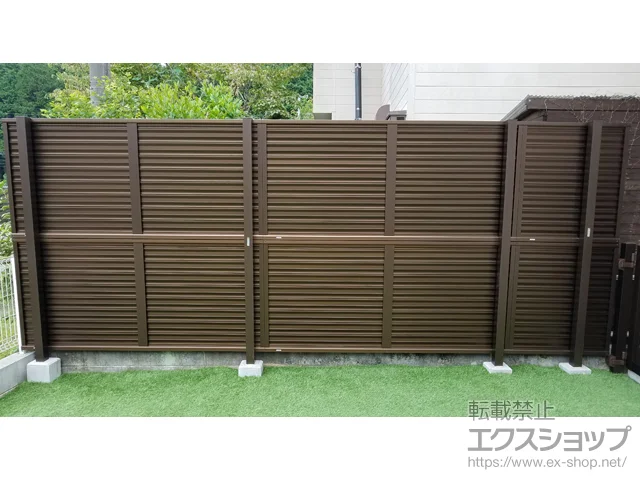 兵庫県三田市のの門扉、フェンス・柵・塀 ミエーネフェンス 目隠しルーバータイプ 2段支柱 自立建て用 施工例