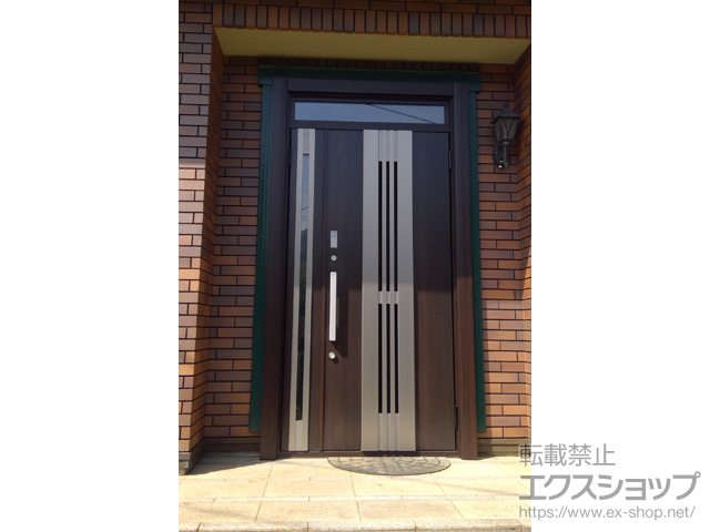 千葉県船橋市のLIXIL リクシル（トステム）の玄関ドア リシェント玄関ドア3 断熱K4仕様 親子仕様(ランマ付)外観右吊元 M84型 ※カザスプラス仕様 施工例