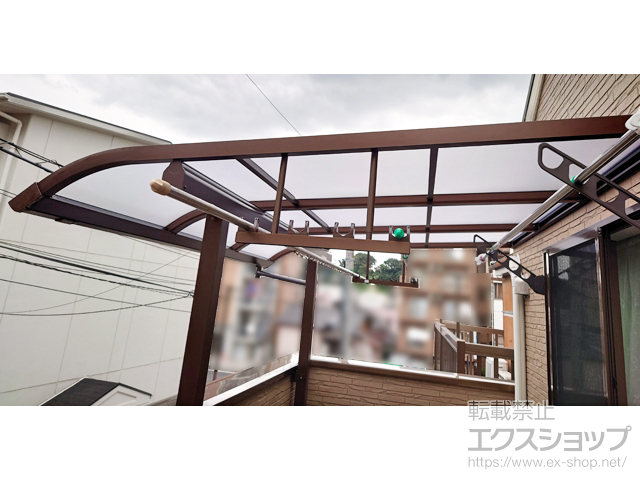 神奈川県横浜市ののバルコニー・ベランダ屋根 プレシオステラスII R型 屋根タイプ 単体 積雪〜20cm対応+吊り下げ式固定物干し 施工例
