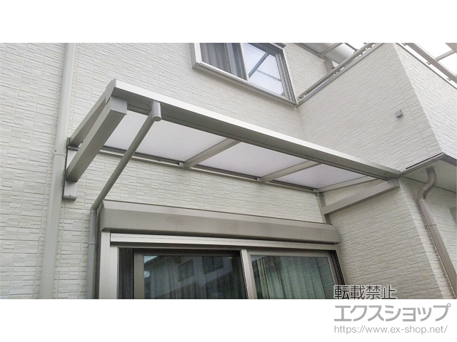 神奈川県鎌倉市ののバルコニー・ベランダ屋根 ソラリア F型 ルーフタイプ 単体積雪〜20cm対応 施工例