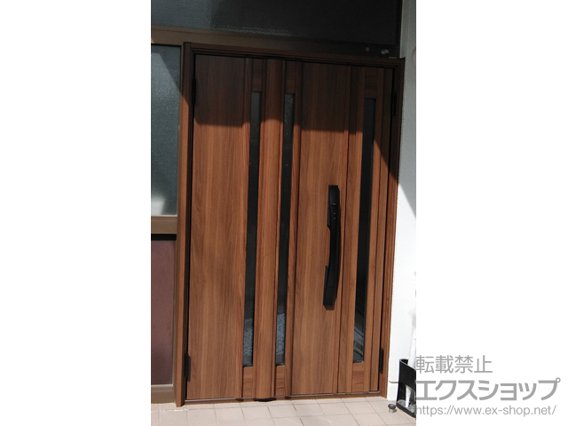 愛知県名古屋市のLIXIL リクシル（トステム）の玄関ドア リシェント玄関ドア3 断熱K2仕様 親子仕様(ランマ無)外観左吊元 G15型 ※タッチキー仕様(キー付リモコン) 施工例