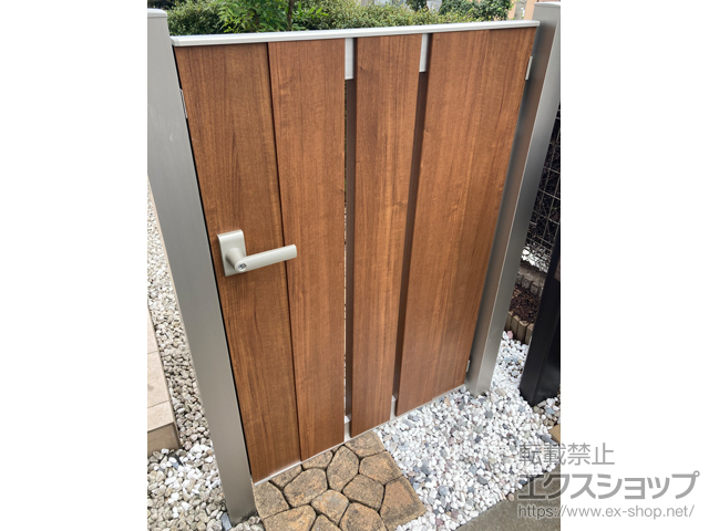 神奈川県横浜市のの門扉 ルシアス門扉S01型 たてスリット 片開き 複合カラー 門柱使用 施工例