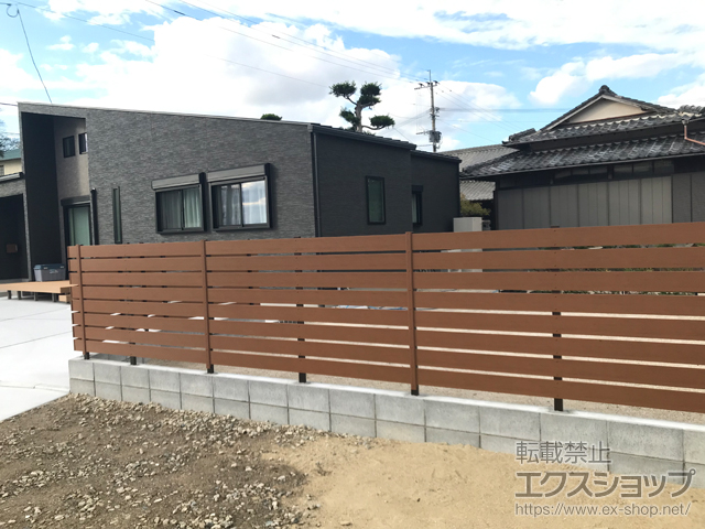 福岡県糸島市ののフェンス・柵 マイティウッド ベーシック 横貼り8段H1200 隙間20mm 施工例