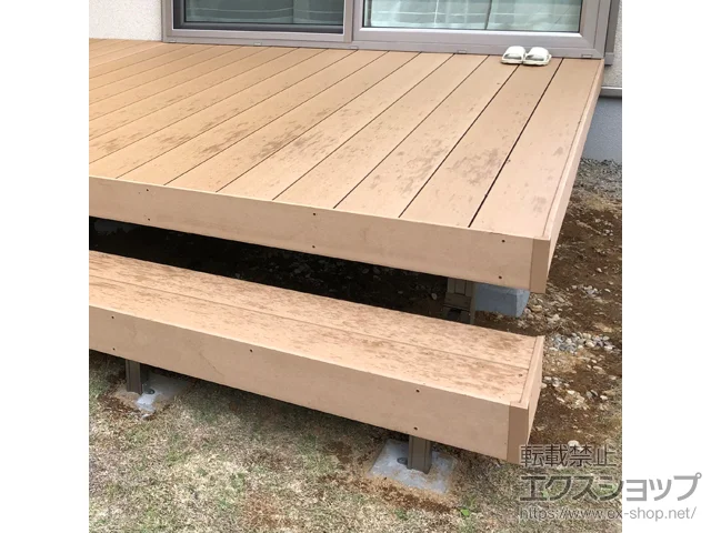 長野県東筑摩郡朝日村のLIXIL リクシル(TOEX)のウッドデッキ 樹ら楽ステージ＋リードデッキ 正面1段 施工例