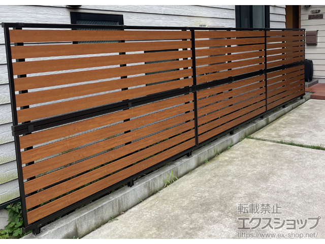 神奈川県茅ヶ崎市ののフェンス・柵 モクアルフェンス 横板タイプ 2段支柱 ブロック建て用（パネル2段） 施工例