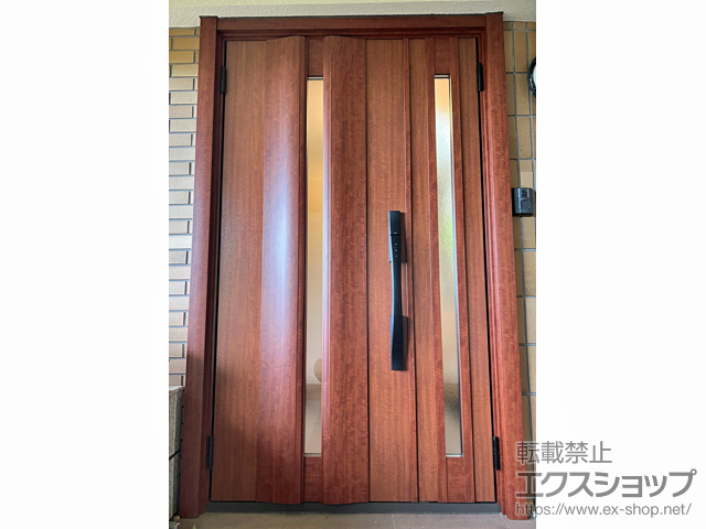 神奈川県鎌倉市のLIXIL リクシル（トステム）の玄関ドア リシェント玄関ドア3 断熱K4仕様 親子仕様(ランマ無)外観左吊元 G12型 ※タッチキー仕様(リモコンタイプ) 施工例