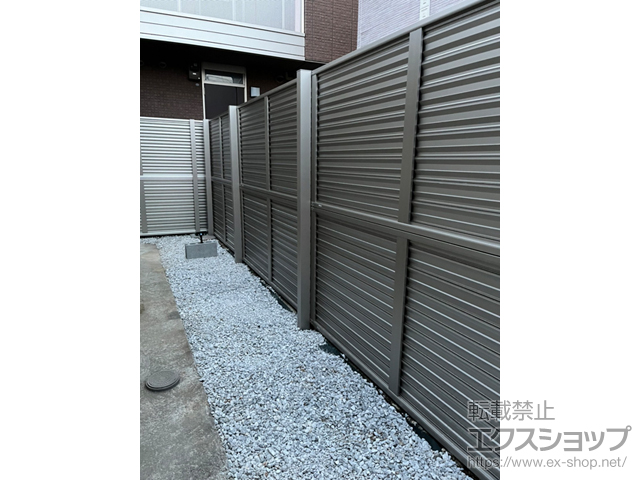 神奈川県横浜市ののフェンス・柵 ミエーネフェンス 目隠しルーバータイプ 2段支柱 自立建て用 施工例