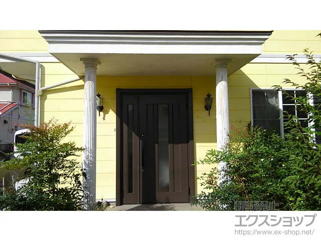 千葉県鴨川市のLIXIL リクシル（トステム）の玄関ドア リシェント玄関ドア3 アルミ仕様 親子仕様(ランマ無)外観右吊元 C12N型 ※手動仕様 施工例