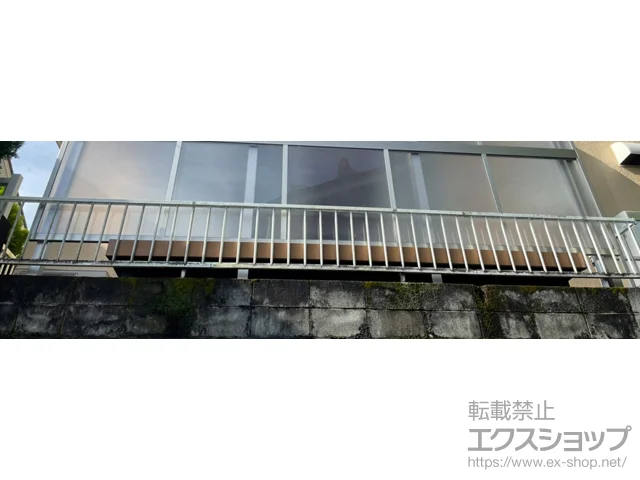 滋賀県大津市ののフェンス・柵・塀、ウッドデッキ、テラス屋根 シンプレオフェンス2F型 縦格子 自由柱施工 施工例