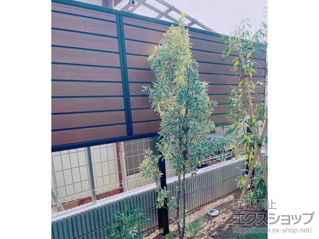 東京都練馬区のValue Selectのフェンス・柵・塀 モクアルフェンス 目隠しタイプ 2段支柱 自立建て用*パネル上段のみ 施工例
