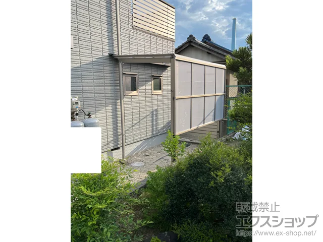 愛知県小牧市のLIXIL(リクシル)のテラス屋根 フーゴF 独立テラスタイプ 単体 積雪～20cm対応＋サイドパネル2段 施工例