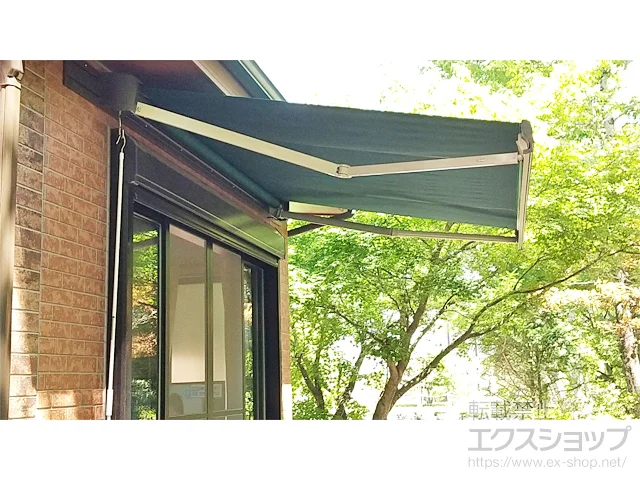 山梨県南都留郡鳴沢村のLIXIL リクシル（トステム）のオーニング・サンシェード・日よけ 彩風 あやかぜ S型 手動式 施工例