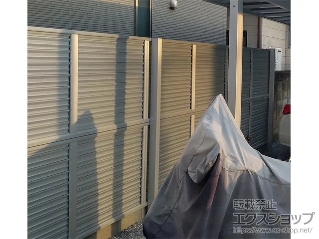 埼玉県さいたま市ののフェンス・柵・塀、カーポート ミエーネフェンス 目隠しルーバータイプ 2段支柱 自立建て用 施工例