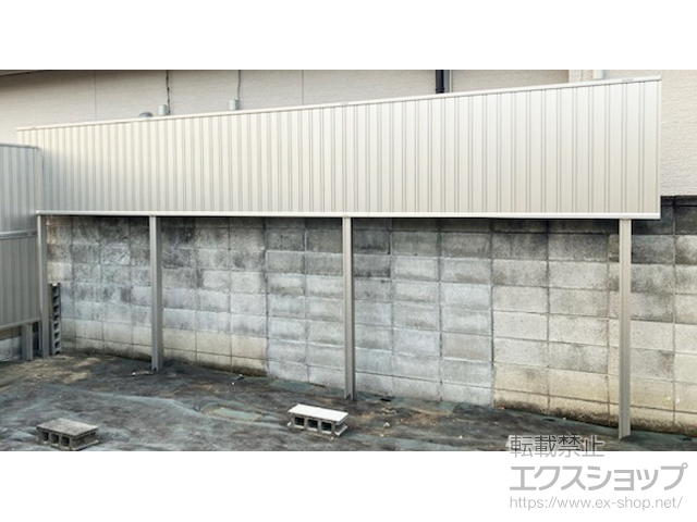 栃木県小山市ののフェンス・柵 シンプレオフェンス6F型 たて目隠し 上段のみ設置 自立建て用 施工例