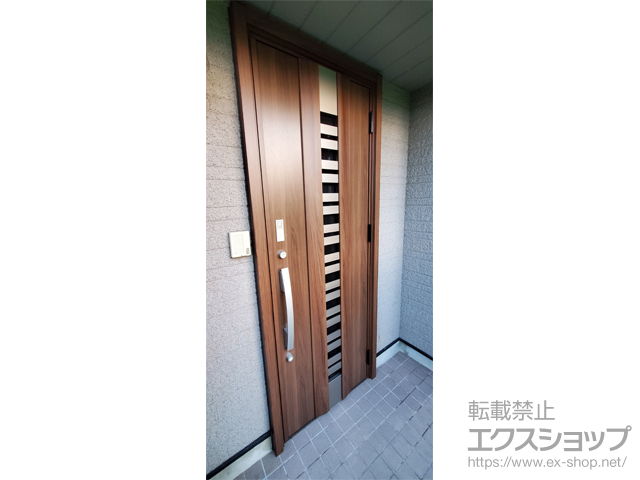 兵庫県加古川市のLIXIL リクシル（トステム）の玄関ドア リシェント玄関ドア3 断熱K4仕様 片開き仕様(ランマ無)外観右吊元 G82型 ※タッチキー仕様(リモコンタイプ) 施工例