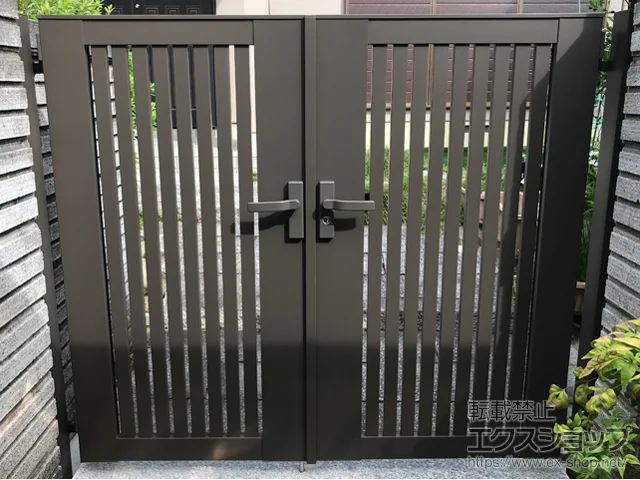 兵庫県伊丹市のLIXIL リクシル(TOEX)の門扉 【特注】開き門扉AB TS1型 両開き 柱使用 施工例