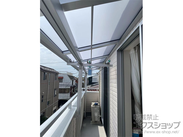 埼玉県川口市ののバルコニー・ベランダ屋根 スピーネ F型 屋根タイプ 連棟 積雪〜20cm対応＋吊り下げ物干しAセット 標準2本入り×1セット 施工例