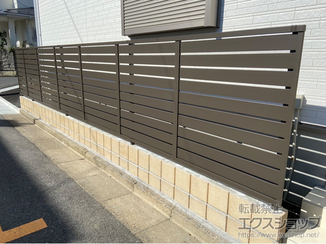 千葉県柏市ののフェンス・柵 モクハイフェンス アルミ色タイプ フリーポールタイプ 施工例