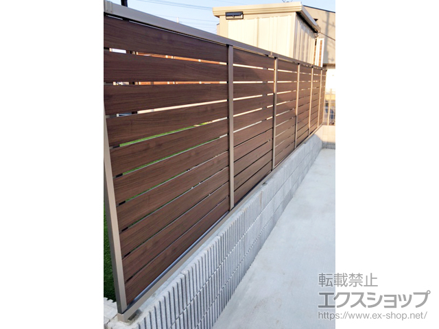 茨城県土浦市ののフェンス・柵 フェンスAB YS3型 横スリット3 木調カラー フリーポールタイプ 施工例