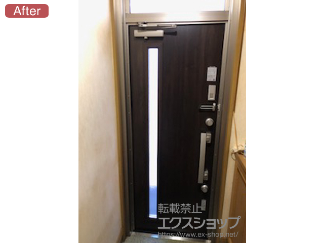 北海道函館市のLIXIL リクシル（トステム）の玄関ドア リシェント玄関ドア3 断熱K2仕様 片開き仕様(ランマ付)外観右吊元 M78型 ※タッチキー仕様(キー付リモコン) 施工例