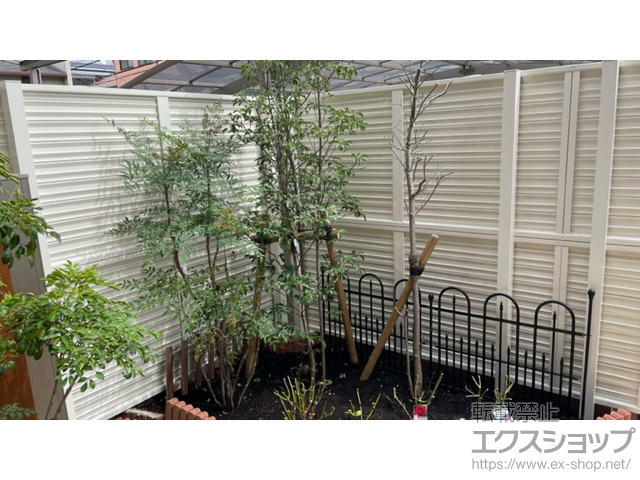 大阪府豊中市ののフェンス・柵 ミエーネフェンス 目隠しルーバータイプ 2段支柱 自立建て用（パネル2段） 施工例