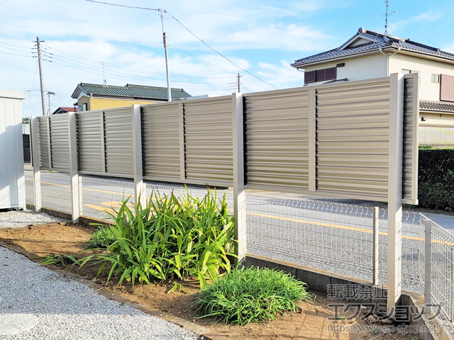 埼玉県さいたま市ののフェンス・柵 ミエーネフェンス 目隠しルーバータイプ 2段支柱 上段のみ自立建て用 施工例