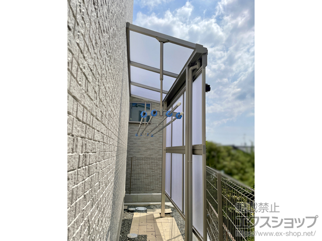 兵庫県宝塚市ののテラス屋根 ソラリア F型 テラスタイプ 単体 積雪〜20cm対応+ 前面パネル 施工例