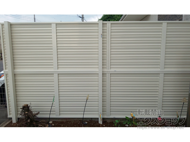 埼玉県八潮市ののフェンス・柵 ミエーネフェンス 目隠しルーバータイプ 2段支柱 自立建て用 施工例