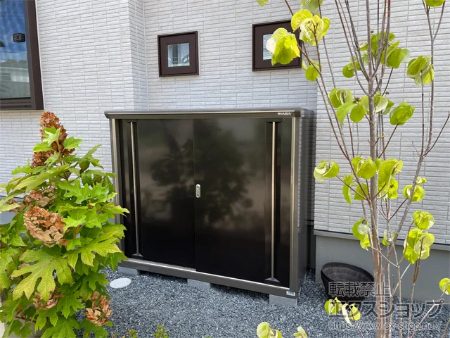 千葉県柏市のイナバの物置・収納・屋外倉庫 ナイソーシスター　1520×580×1303 KMW-156C-P-CB 施工例