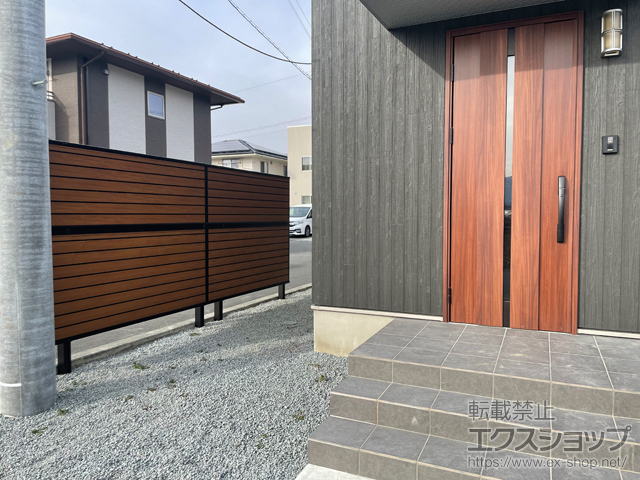 山梨県甲府市ののフェンス・柵 モクアルフェンス 　目隠しタイプ 2段支柱 自立建て用 施工例