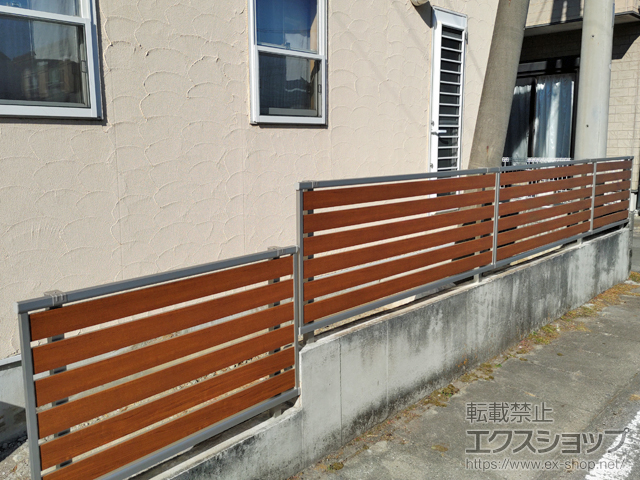 群馬県伊勢崎市ののフェンス・柵 ルシアスフェンスF04型 横板 木目カラー　自由柱施工 施工例