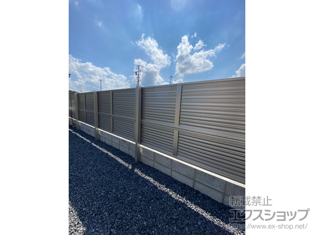 三重県度会郡玉城町ののフェンス・柵 ミエーネフェンス 目隠しルーバータイプ 2段支柱 自立建て用（パネル2段） 施工例