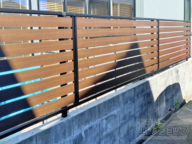 石川県金沢市のYKKAPのフェンス・柵・塀 ルシアスフェンスF04型 横板 木目カラー　自由柱施工 施工例