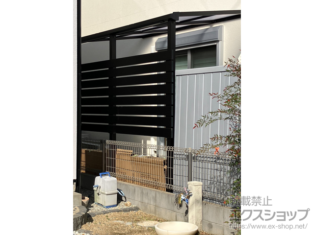 兵庫県加古川市ののテラス屋根 ソラリア F型 テラスタイプ 単体 積雪〜20cm対応＋目隠しパネル/壁付け納まり用 施工例