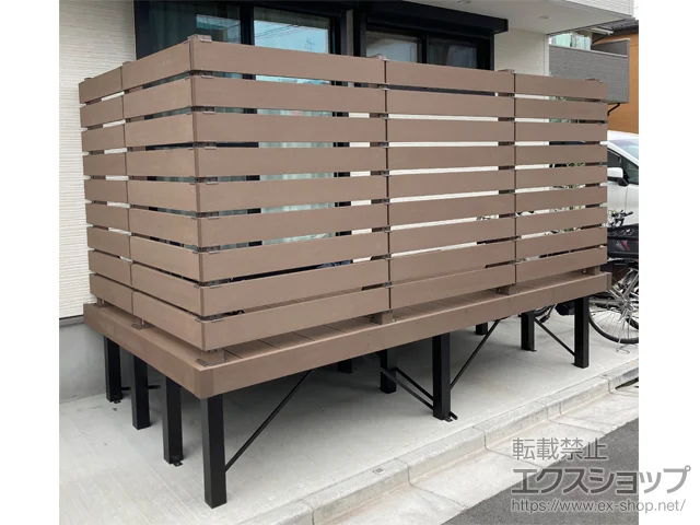 東京都板橋区のYKKAPのウッドデッキ リウッドデッキ 200＋リウッドデッキフェンス3型<横スリット> 施工例