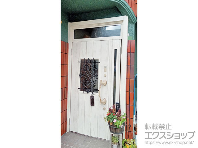 大阪府大阪市のLIXIL リクシル（トステム）の玄関ドア リシェント玄関ドア3 断熱K4仕様 親子仕様(ランマ付)外観左吊元 D41型 ※カザスプラス仕様 施工例