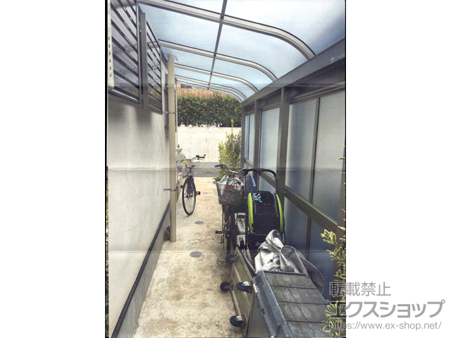 東京都世田谷区ののテラス屋根 ソラリア R型 テラスタイプ 単体 積雪〜20cm対応＋前面パネル 施工例