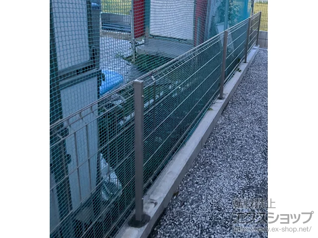 埼玉県越谷市のYKKAPのフェンス・柵・塀 イーネットフェンス 3F型　自由柱施工 施工例