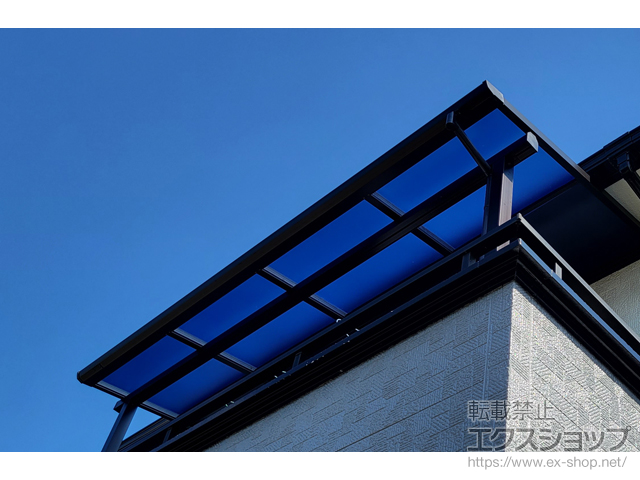 山口県周南市ののバルコニー・ベランダ屋根 プレシオステラスII F型 屋根タイプ 単体 積雪〜20cm対応+吊り下げ物干し 施工例