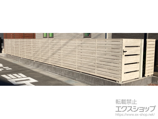 千葉県柏市ののフェンス・柵 フェンスAA YS1型 横スリット ゆらぎ 木調カラー フリーポールタイプ 施工例