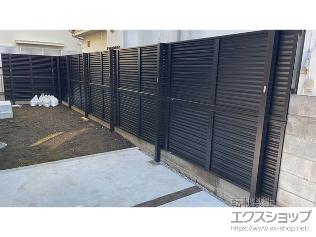 東京都西東京市ののフェンス・柵 ミエーネフェンス 目隠しルーバータイプ 2段支柱 自立建て用 施工例
