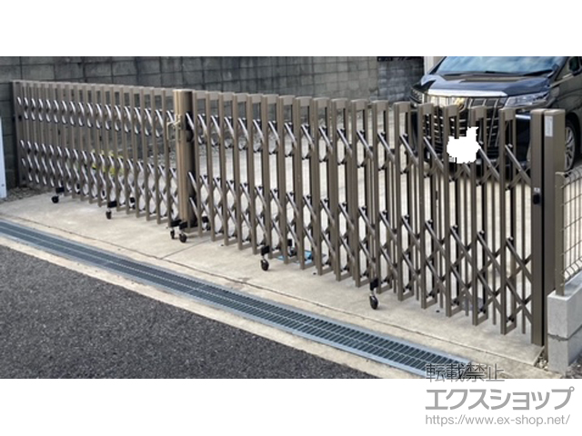 大阪府豊中市ののカーゲート アルシャインII PG型R(ペットガード) Aタイプ ノンレール 両開き 760W 施工例