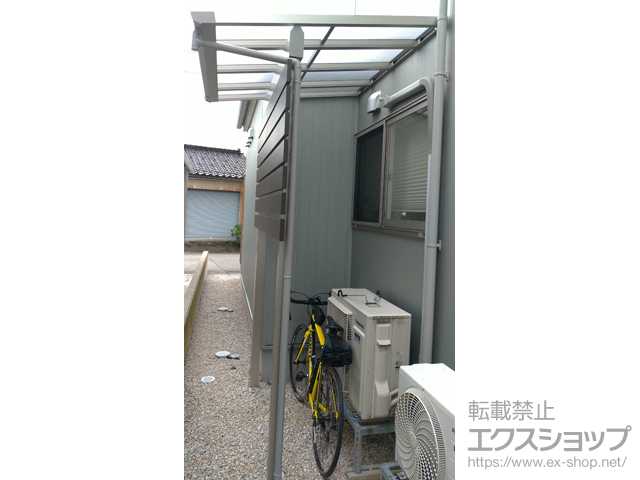 富山県滑川市ののテラス屋根 ソラリア F型 3000 テラスタイプ 単体　積雪〜100cm対応+ 目隠しパネル 施工例
