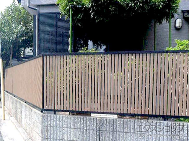 東京都清瀬市ののフェンス・柵 フェンスAB TS1型 縦スリット1 木調カラー フリーポールタイプ 施工例