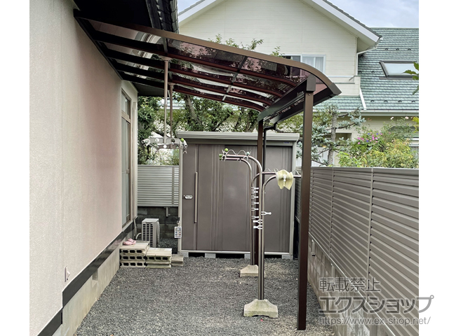 福島県福島市ののテラス屋根 ソラリア R型 テラスタイプ 単体 積雪〜20cm対応＋吊り下げ式 上下可動物干し(アルミ物干し竿なし) 施工例