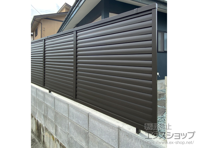 山形県山形市ののフェンス・柵 フェンスAB YL3型 横ルーバー3 フリーポールタイプ 施工例