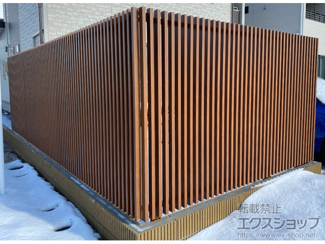 新潟県燕市ののフェンス・柵 ルシアス スクリーンフェンスS02型 木調色・自由柱施工 施工例