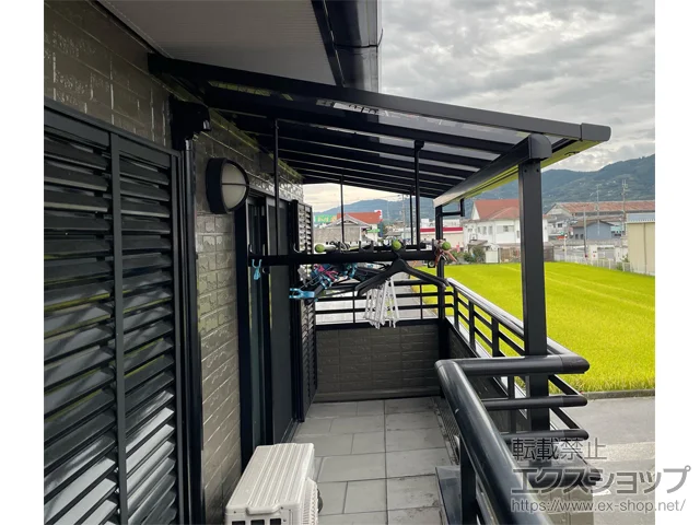 和歌山県橋本市のLIXIL(リクシル)のバルコニー・ベランダ屋根 テラスVS F型 屋根タイプ 単体 積雪～30cm対応＋吊下げ物干しBセット 施工例
